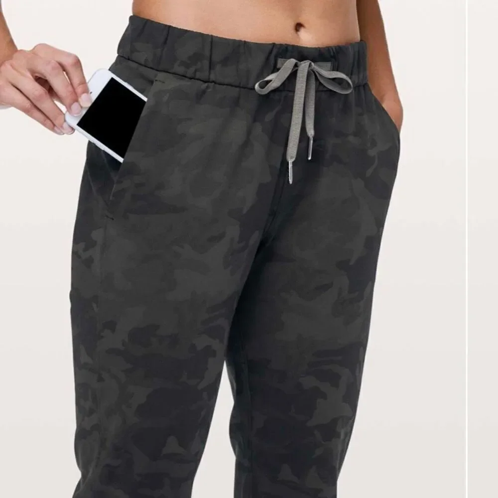 Lululemon On The Fly Pants Charcoal Camo Size 2